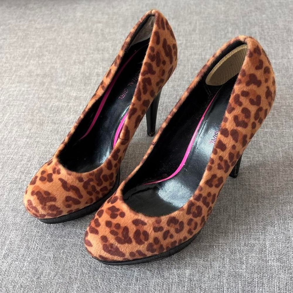 2000s Leopard Print Faux Suede Heels (6.5)